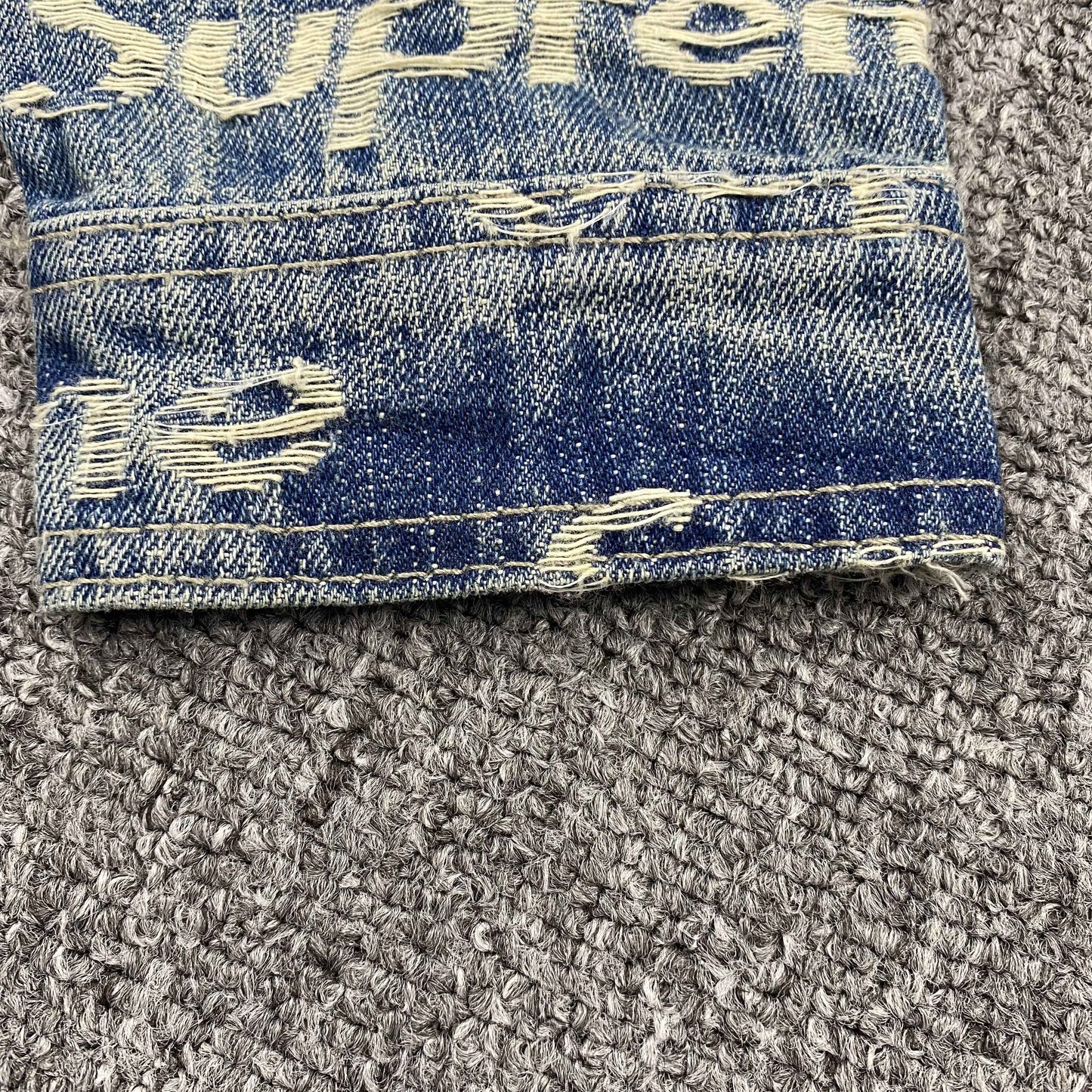Supreme Frayed Logos Denim Trucker Jacket Blue/Black lg660233441711