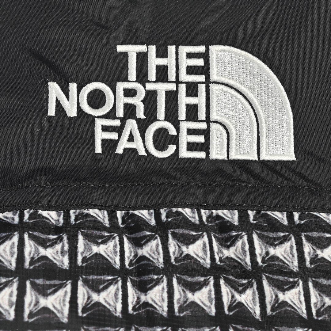 Supreme x The North Face