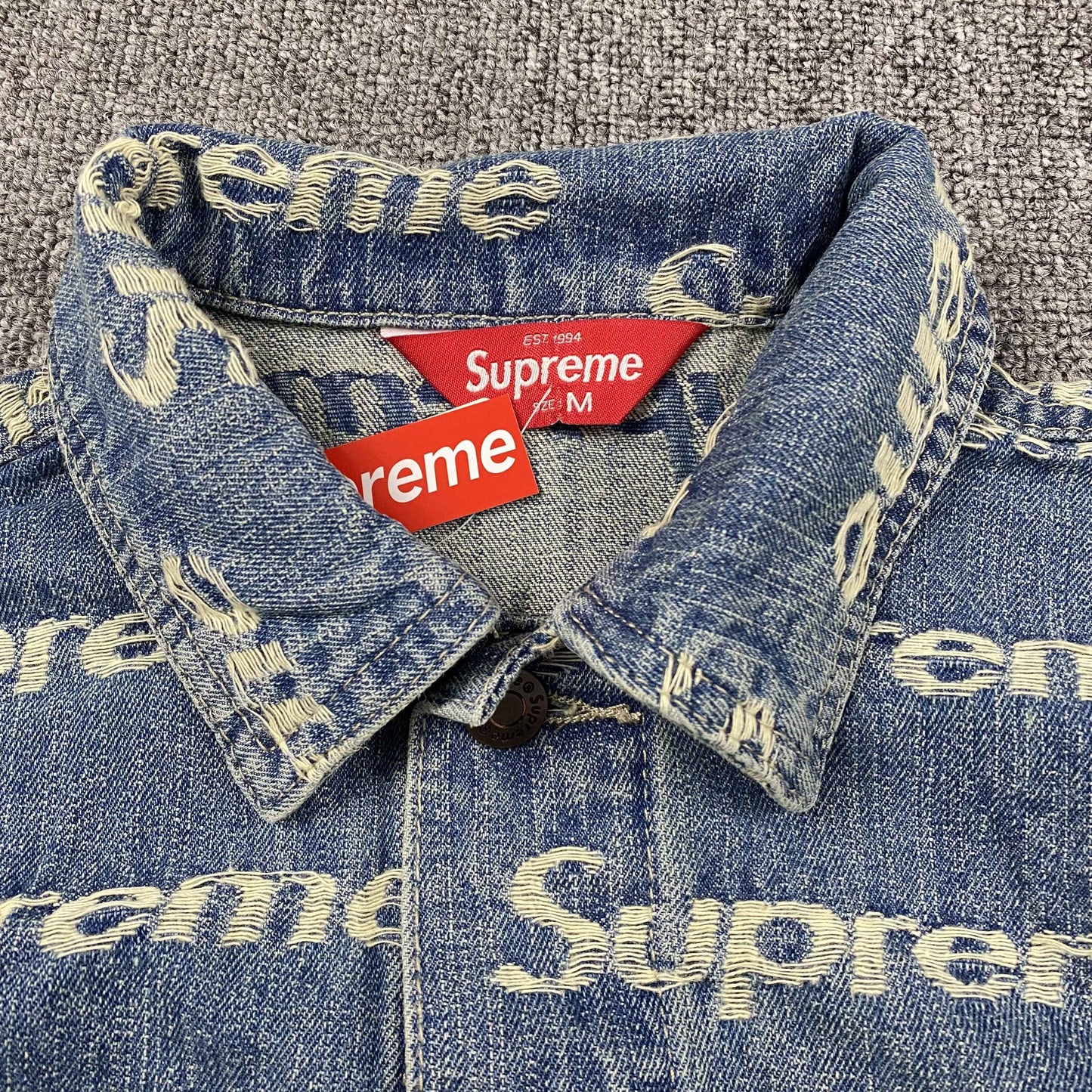 Supreme Frayed Logos Denim Trucker Jacket Blue/Black lg660233441711